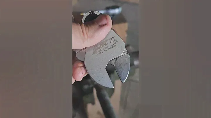 Самозажимной рожковый ключ JTC 3/8".