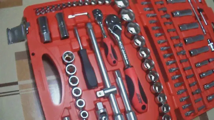 НАБОР ГОЛОВОК ТОРЦЕВЫХ И ВСТАВОК 1/4",1/2" 6-ГРАННЫХ 110 ПРЕДМЕТОВ В КЕЙСЕ JTC